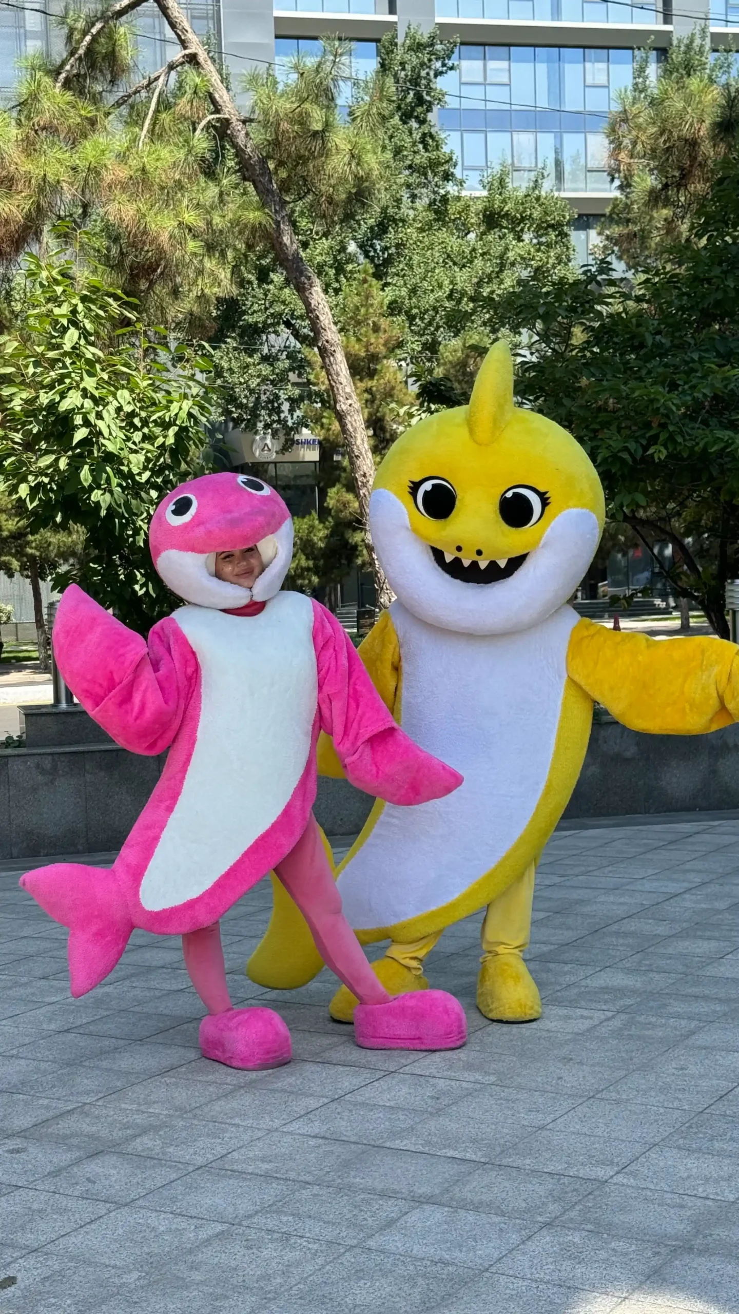 Мама Шарк и Бейби Шарк